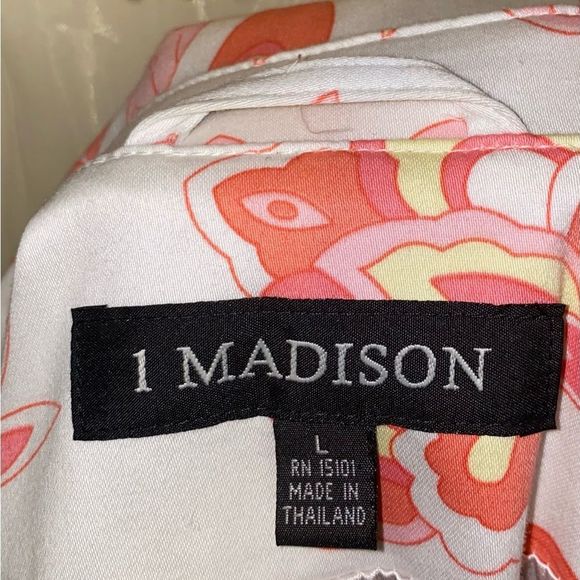 I Maddison spring trench coat. Size Large - Picture 3 of 12